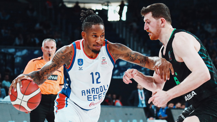 Serinin ilk maçında kazanan Anadolu Efes Serinin ilk maçında kazanan Anadolu Efes