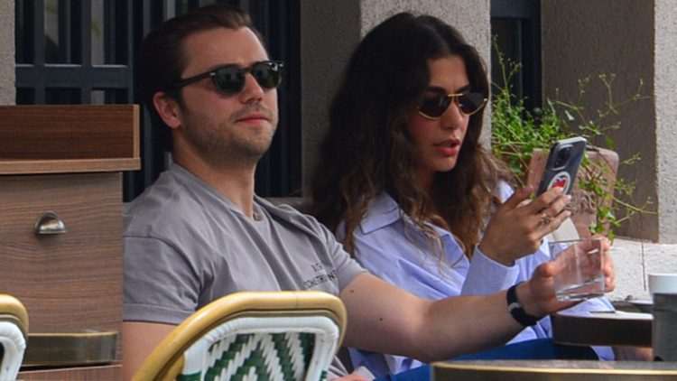 Tolga Sarıtaş: Yazın Çeşme’deyiz