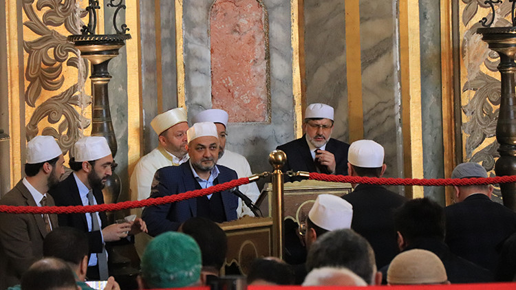 İstanbulun Fethinin 570. yılı Ayasofya Camiinde mevlit programıyla kutlandı İstanbulun Fethinin 570. yılı Ayasofya Camiinde mevlit programıyla kutlandı