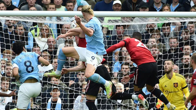 İngilterede 1.9 milyar euroluk randevu: Manchester City-Manchester United İngilterede 1.9 milyar euroluk randevu: Manchester City-Manchester United