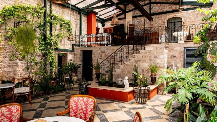 Ayvalıkta bir kültür sanat bahçesi: ASKEV Sera