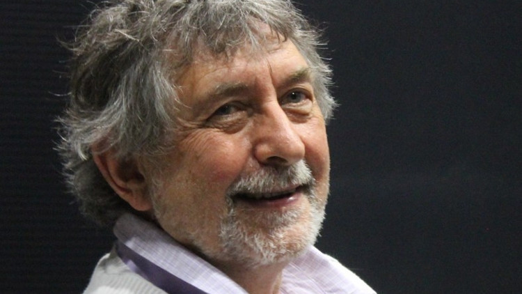 İnsanın uzun yolculuğunda şiir