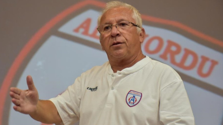 Seyit Mehmet Özkan: “Ülkemizdeki profesyonel futbol dünyası bana göre değil...” Seyit Mehmet Özkan: “Ülkemizdeki profesyonel futbol dünyası bana göre değil...”