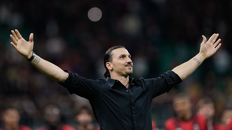 Yeşil sahaların yürüyen egosu Ibrahimovic veda etti... Zlatan futboldan değil, futbol Zlatan’dan emekli oldu Yeşil sahaların yürüyen egosu Ibrahimovic veda etti... Zlatan futboldan değil, futbol Zlatan’dan emekli oldu