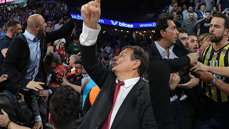 Anadolu Efes-Fenerbahçe Beko maçı sonunda gerginlik Ergin Ataman ve yöneticiler...