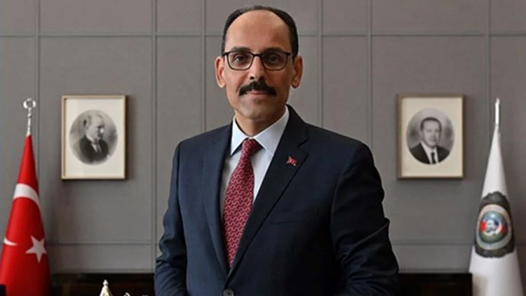 Yeni MİT Başkanı İbrahim Kalından makam odasından ilk fotoğraf