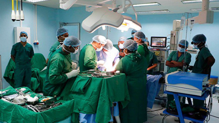 Dünya rekoru: 801 gram ağırlığında böbrek taşı çıkarıldı Dünya rekoru: 801 gram ağırlığında böbrek taşı çıkarıldı
