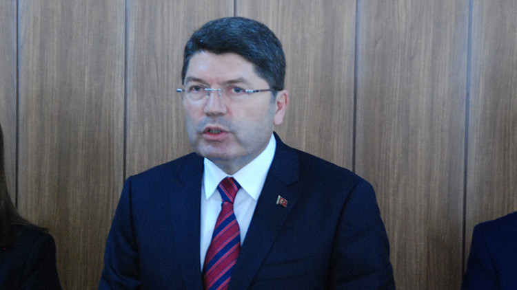 Bakan Tunçtan İsviçredeki provokatif eylemlere tepki: Lanetliyoruz