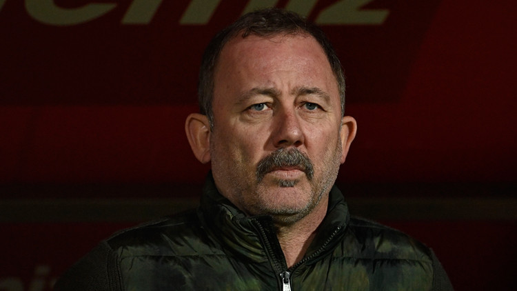 Sergen Yalçın için yeni iddia Fenerbahçe derken rotası... Sergen Yalçın için yeni iddia Fenerbahçe derken rotası...