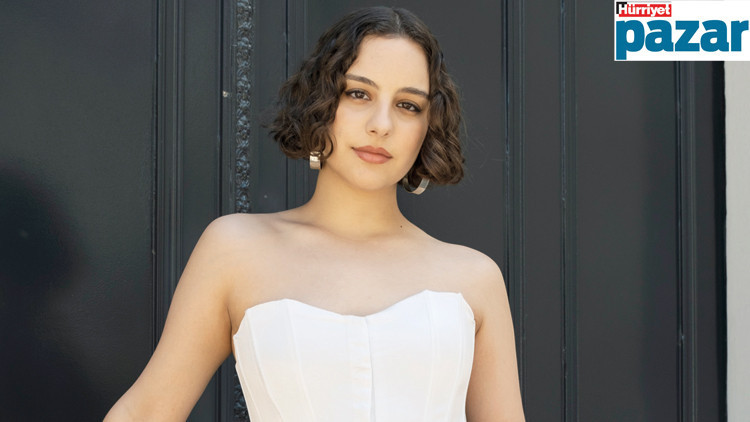 Müziğinde Doğu’yla Batı’yı buluşturan Bade ‘Evde Yok’u çıkardı ‘Yeni yeni içimdeki çocuğu okşamaya başladım’