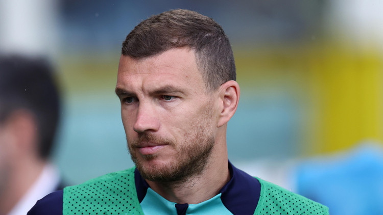 Son Dakika: Edin Dzekonun menajeri, Fenerbahçe için İstanbulda Son Dakika: Edin Dzekonun menajeri, Fenerbahçe için İstanbulda