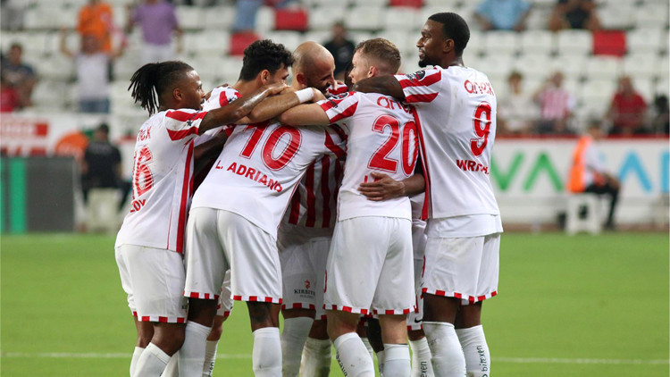 Antalyaspor’da 9 oyuncu ayrıldı, 5 oyuncunun takım bulması istendi Antalyaspor’da 9 oyuncu ayrıldı, 5 oyuncunun takım bulması istendi