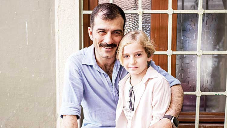 Her baba kahramandır