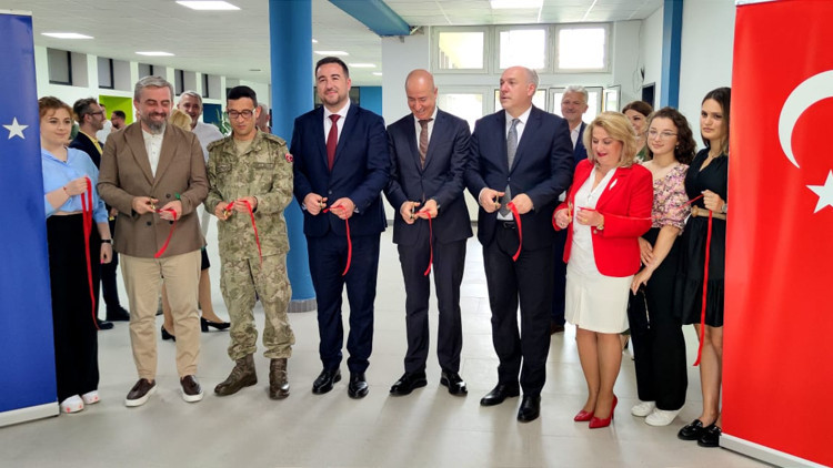 Türk askerinden Kosova eğitimine destek Türk askerinden Kosova eğitimine destek