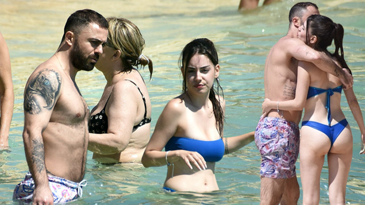 Çeşme âşıkları... Ünlü çiftin romantik tatili