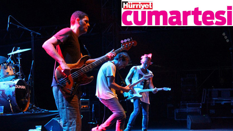 İsteyene caz, opera; isteyene eller havaya