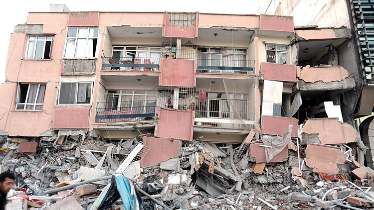 Yerinde dönüşüm hamlesi: Depremzedeye 500 bin TL hibe, 500 bin TL faizsiz, 2 yıl ödemesiz 10 yıl vadeli kredi Yerinde dönüşüm hamlesi: Depremzedeye 500 bin TL hibe, 500 bin TL faizsiz, 2 yıl ödemesiz 10 yıl vadeli kredi