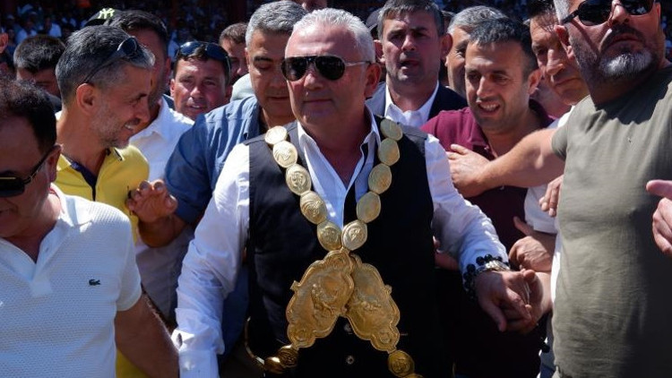 Kırkpınar ağalığını 22 Milyon 222 bin TL ile Seyfettin Selim kazandı Kırkpınar ağalığını 22 Milyon 222 bin TL ile Seyfettin Selim kazandı