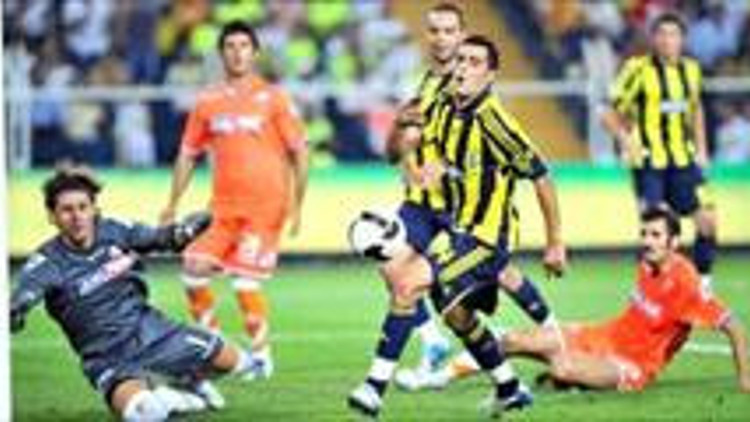 Fener, Belediyeyi silkeledi: 2-0 Fener, Belediyeyi silkeledi: 2-0