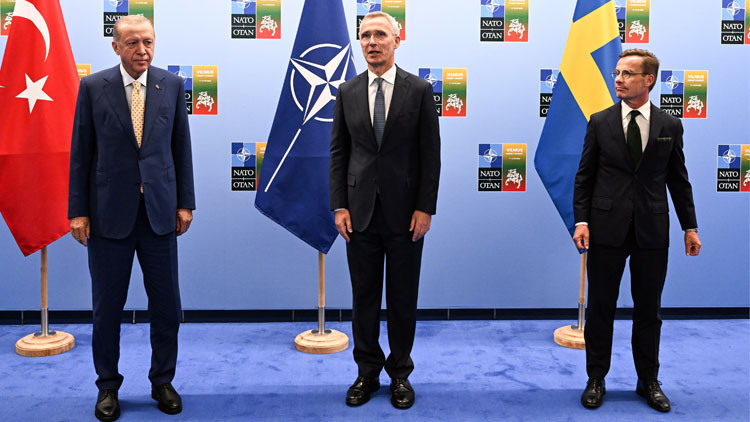 Türkiye-NATO-İsveç zirvesi sonrası 7 maddelik mutabakat metni yayınlandı Türkiye-NATO-İsveç zirvesi sonrası 7 maddelik mutabakat metni yayınlandı