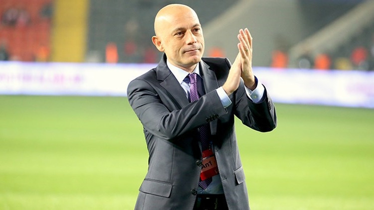 UEFAdan Cüneyt Çakıra görev UEFAdan Cüneyt Çakıra görev