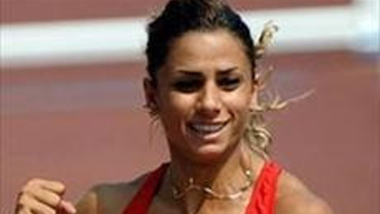 Nevin son anda yarıştan çekildi Nevin son anda yarıştan çekildi