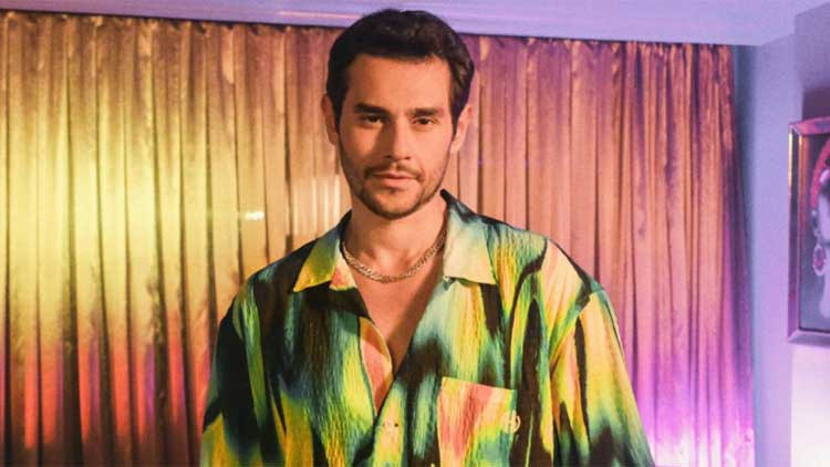 Klipte Aslı Bekiroğlu Sürprizi