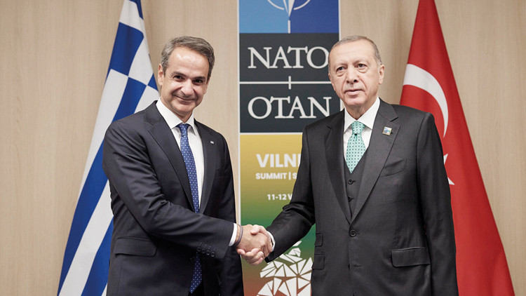 Yunanistan’ın umudu Lahey ‘Taviz vermeye hazırız’ mesajı