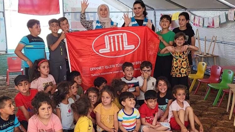 DİTİB gönüllüsü gençler, depremzede çocuklara moral oldu DİTİB gönüllüsü gençler, depremzede çocuklara moral oldu