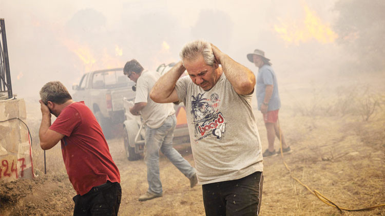 Rodos’ta yangın OHAL’i