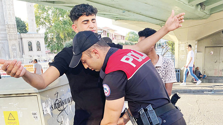 Bakan Yerlikaya açıkladı 2 ayda 16 bin sınır dışı