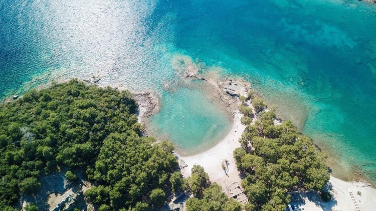 Hem tarihe tanıklık edin hem de deniz keyfi yapın: Sahilinde serinleyeceğiniz antik kentler | 5 ŞEHİR 10 ADRES