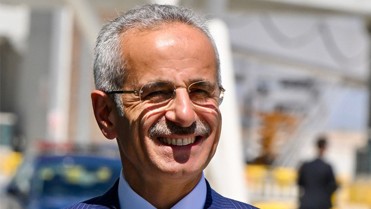 Bakan Uraloğlu: Uçaklarımızın yükü artıyor Bakan Uraloğlu: Uçaklarımızın yükü artıyor