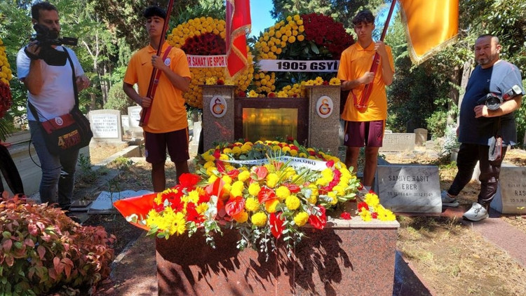 Galatasaray’ın kurucu başkanı Ali Sami Yen, kabri başında anıldı