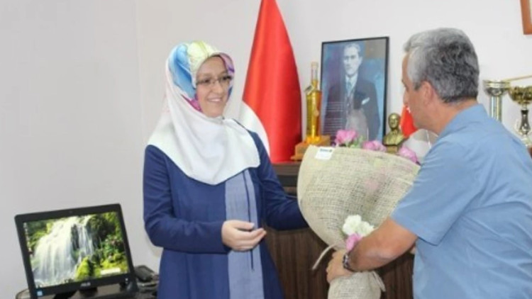 Rana Kibar kimdir Manisa Celal Bayar Üniversitesi Rektörü Rana Bayar biyografi bilgileri Rana Kibar kimdir Manisa Celal Bayar Üniversitesi Rektörü Rana Bayar biyografi bilgileri