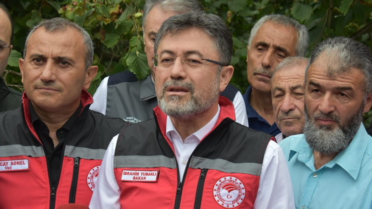 Tarım ve Orman Bakanı İbrahim Yumaklı: Toprak Mahsulleri Ofisi patlamasında 15 bin ton ürün etkilendi Tarım ve Orman Bakanı İbrahim Yumaklı: Toprak Mahsulleri Ofisi patlamasında 15 bin ton ürün etkilendi