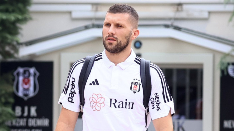 Beşiktaşın Neftçi Bakü kamp kadrosu açıklandı Ante Rebic kadroda mı