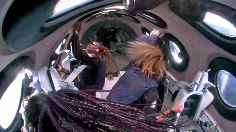 Uzayın ilk turistleri Artık parasını ödeyen uzayda