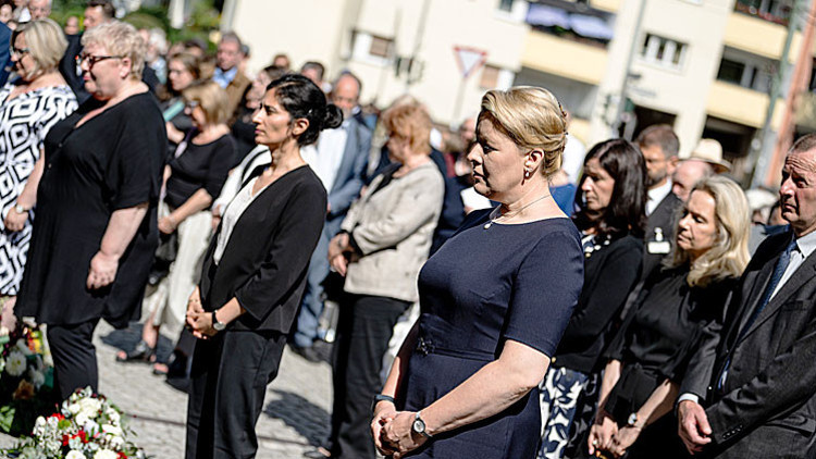 ‘Utanç Duvarı’ kurbanları anıldı ‘Utanç Duvarı’ kurbanları anıldı