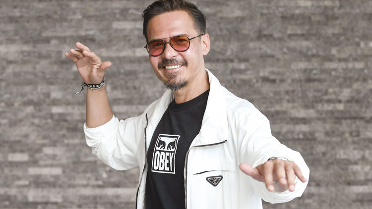 Erdem Kınay: Hiçbir zaman sabun köpüğü şarkılar yapmadım Erdem Kınay: Hiçbir zaman sabun köpüğü şarkılar yapmadım