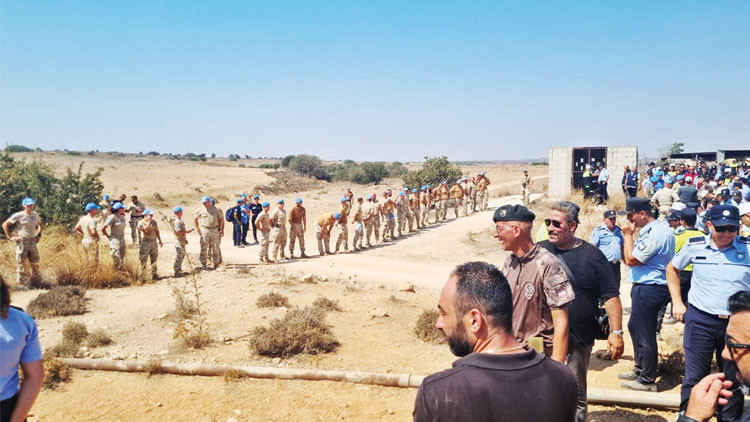 BM, Rum kışkırtmasıyla KKTC’ye girdi: Türk özel harekâtı geri itti BM, Rum kışkırtmasıyla KKTC’ye girdi: Türk özel harekâtı geri itti