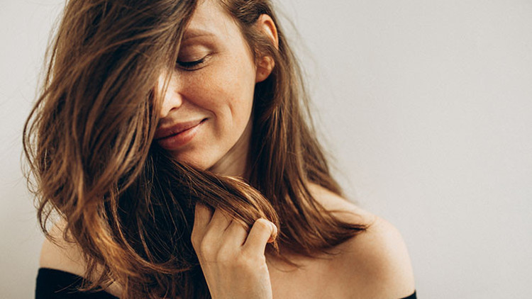 Saç bakımında fark yaratmak için balın gücünü keşfedin Saç bakımında fark yaratmak için balın gücünü keşfedin