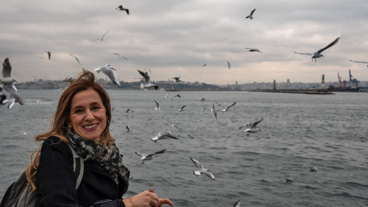 Müge İplikçiden birbirine bağlanan öyküler