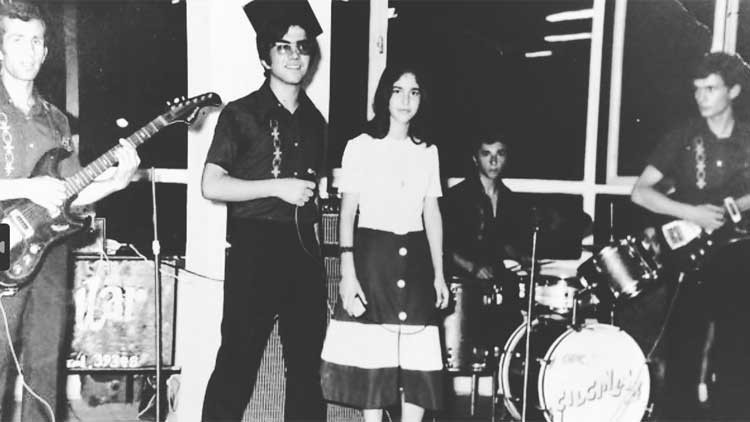 Ben 15 yaşındayım... Yer Tepecik Düğün Salonu...