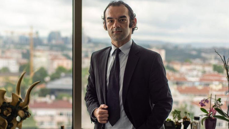 Ekonomist Enver Erkan hayatını kaybetti