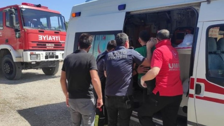 Korkunç olay Elini fıstık makinesine kaptıran çocuğun 5 parmağı koptu Korkunç olay Elini fıstık makinesine kaptıran çocuğun 5 parmağı koptu