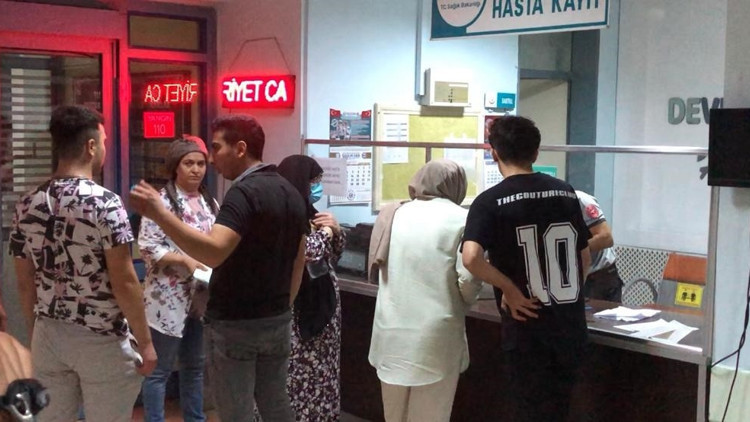 Şebeke suyundan zehirlenme iddiası Onlarca kişi hastaneye başvurdu.... Belediyeden uyarı geldi