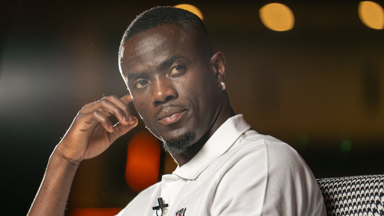 Beşiktaşın yeni transferi Eric Bailly’nin film gibi hayat hikayesi Sokakta 2. el telefon da sattı, sigara da... Beşiktaşın yeni transferi Eric Bailly’nin film gibi hayat hikayesi Sokakta 2. el telefon da sattı, sigara da...