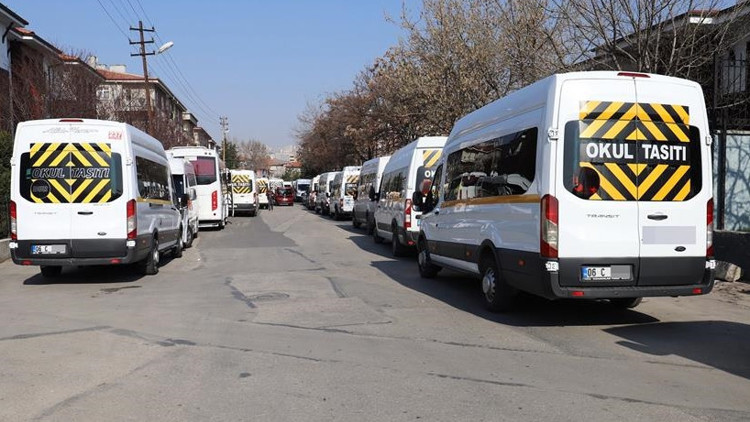 Serviste çifte tarife kafa karıştırdı Serviste çifte tarife kafa karıştırdı