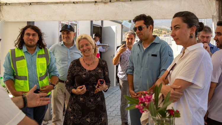 Kuru Otlar Üstüne’nin bilet geliri deprem bölgelerine Kuru Otlar Üstüne’nin bilet geliri deprem bölgelerine